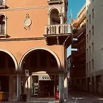 Dimora Del Teatro Πανσιόν Τρεβίζο