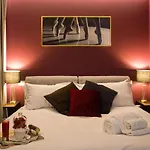 Dimora Del Teatro Πανσιόν 4*