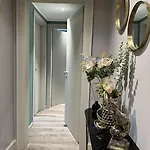 Dimora Del Teatro Πανσιόν 4*