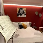 Dimora Del Teatro Πανσιόν 4*