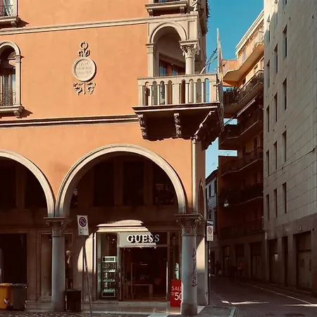 Dimora Del Teatro Гостевой дом Тревизо